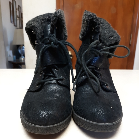 Black Winter Wedges - Picture 2 of 2